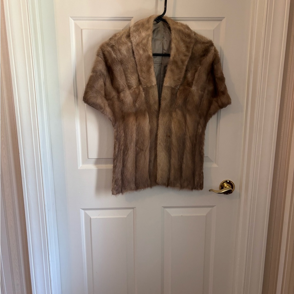 Vintage Short-Sleeve Fur Shrug in Light Brown